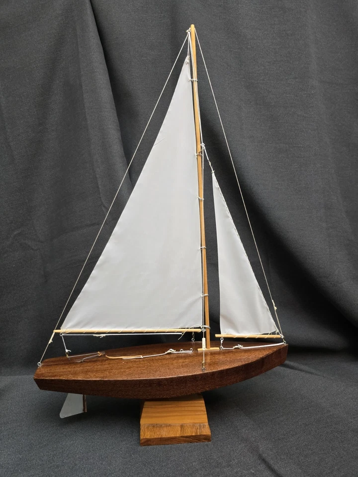 Винтажная 17-дюймовая деревянная демонстрационная модель парусника — морской декор, ремонт мелкого такелажа - Изображение 1 из 4