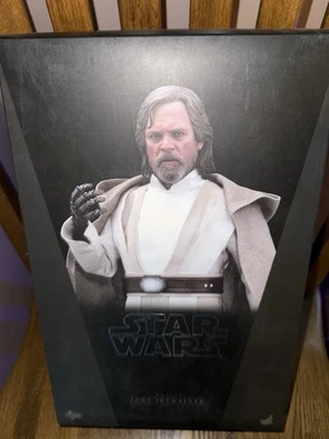 Figura 1/6 Hot Toys Star Wars Luke Skywalker MMS390 El Despertar de la Fuerza Foto 1 de 3