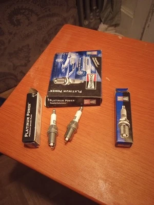 Champion 3318 Spark Plug New Amount 2 - Image 1 of 4