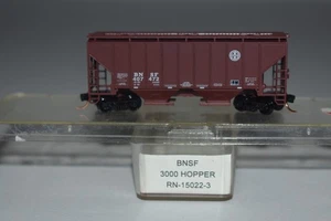 N Scale Red CAboose BNSF Twin Bay Covered Hopper 407472 C52806 - Picture 1 of 2