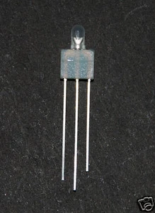 100 Stück LED Halter LE6 LE-6 für 3P 3Pins φ3mm φ5mm LED H= 6mm KSS Taiwan * - Bild 1 von 3