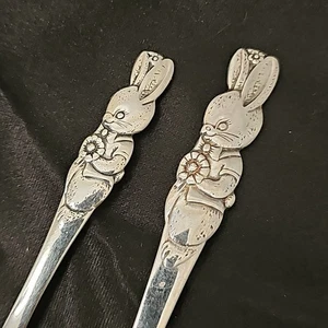 2 Vintage ONEIDA Community Peter Rabbit Bunny Youth Flatware Spoons Stainless St - Picture 1 of 4