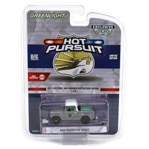 Unità RAW CHASE 1/64 1969 Harvester Scout, US Border Patrol, Hot Pursuit 43035-A - Foto 1 di 3