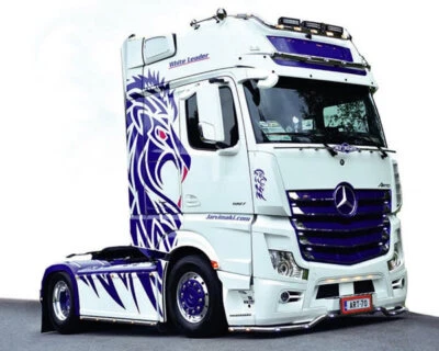 Mercedes-Benz Actros MP4 Giga Space Show -Truck 1:24 ITA3935 - italeri modellism - Immagine 1 di 2