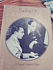 SHEET MUSIC/BOOK THE BEST OF RODGERS & HART A SPECIAL COLLECTOR'S EDITION - Picture 1 of 3