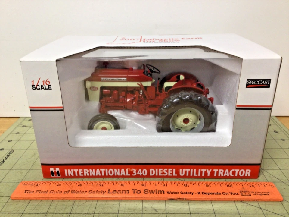 Trator utilitário Lafayette Toy Show International 340 escala 1/16 2007 novo na caixa - Imagem 1 de 4