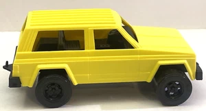 VTG Tootsie Toy 4x4 Jeep Cherokee Toy Yellow Made In USA - Picture 1 of 16