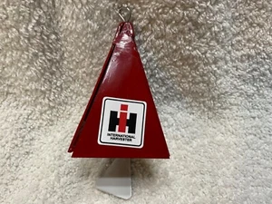 "Campana de adorno de Navidad cosechadora internacional triángulo de metal personalizado de 3"" de alto" - Imagen 1 de 4