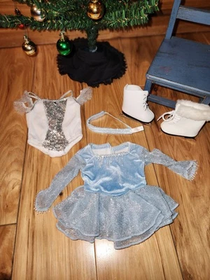 MUÑECA CHICA AMERICANA DE HOY BAILE SOBRE HIELO PATINAJE OLÍMPICO 2 TRAJES Blanco y AZUL USADO EN EXCELENTE ESTADO Foto 1 de 4
