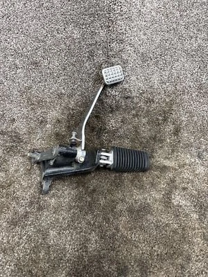 2006 Suzuki Boulevard M50B RIGHT FRONT FOOT REST W/ BRAKE 43511-41F00 - Image 1 of 4