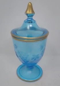 Fenton Celeste vidrio elástico azul cubierto de caramelo con corte de hoja de uva 1920 - Imagen 1 de 4
