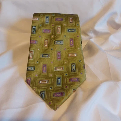 Steve Harvey Men's Hand Made Stylish Workwear Geometric Designer Green Silk Tie. - Image 1 of 4