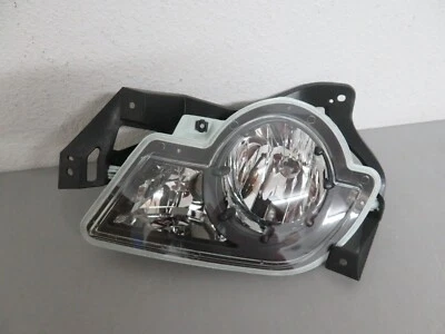 2002 2003 2004 2005 CHEVROLET AVALANCHE WITH BODY CLADDING RIGHT SIDE FOG LIGHT - Image 1 of 4