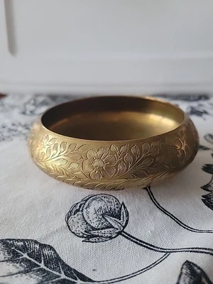 Cuenco pequeño de latón grabado vintage India. Baratija, incienso, etc. Foto 1 de 4