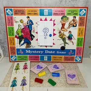 Vintage 1965’ MYSTERY DATE von Milton Bradley Brettspiel Original vollständig! SÜSS - Bild 1 von 15
