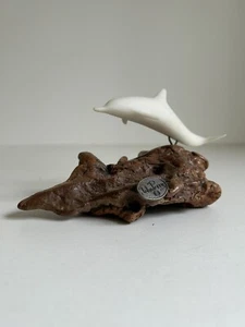 Vintage John Perry weißer Delfin Skulptur auf Wurzelholz Figur nummeriert - Bild 1 von 9