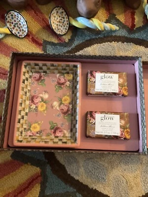 Mackenzie-Childs Glow Home Boticario Jabones y Carrito Set Champán y Pastel. Nuevo en caja. Foto 1 de 4