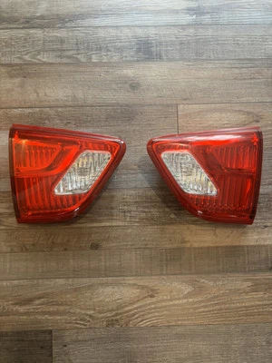 17-20 Nissan Pathfinder Rear Gate Backup Lights Reverse Lamp OEM LH And RH Foto 1 de 4