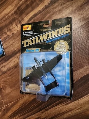 Northrop P-61 Black Widow Fighter Plane Maisto Tailwinds réplica e suporte de metal fundido - Imagem 1 de 3