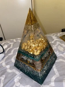 Good Fortune Pyramid Medium Size - Photo 1 sur 3