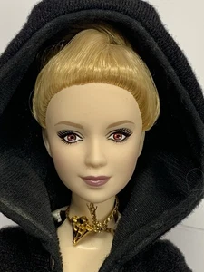 Muñeca Barbie 2010 The Twilight Saga Eclipse Jane Coleccionista Etiqueta Rosa Mattel - Imagen 1 de 23