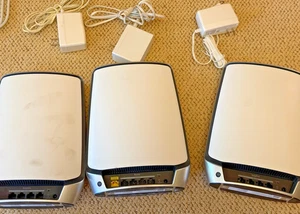 Netgear RBR850 Orbi Router & x2 RBS850 Satellite - Afbeelding 1 van 7