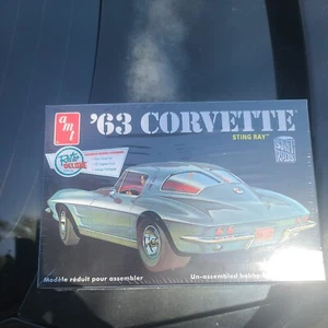 Coche modelo Chevy Corvette AMT 86112 1963 - Imagen 1 de 4