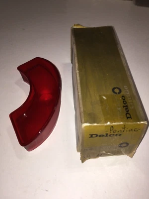 1962 PONTIAC BONNEVILLE GM 5953386 GUIDE 2A SAE STD 62 TAIL LIGHT LAMP LENS NOS - Image 1 of 4