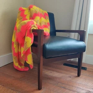 Vintage Handarbeit Chevron Strick 60er 70er psychedelisch rot gelb Decke Überwurf - Bild 1 von 3