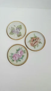Juego de 3 platos de baratija pintados a mano firmados flores de Martha adornos dorados femeninos - Imagen 1 de 8