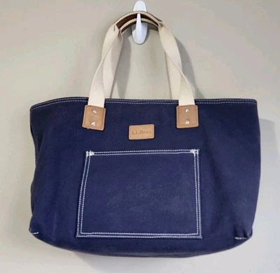 Bolso de Mano LL Bean Reversible Azul Marino y Estampado Floral Parte Superior Abierta Mango Corto Mediano Foto 1 de 4