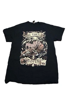 The Turtle Moves Discworld Terry Pratchett T-Shirt Unisex Medium Schwarz - Bild 1 von 4