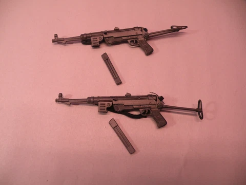 Set Of 2 1/6 Scale WWII German MP-40 Sub-Machine Gun 21st Century With Magazines Cover