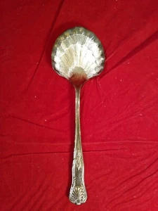 Cuchara para servir vintage en forma de carcasa de almeja chapada en plata de 9 3/4 - Imagen 1 de 3