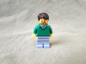 2010 LEGO City Advent Calendar: Dad/Father Minifigure #2824 - Picture 1 of 2