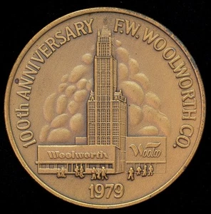 F. W. Woolworth Co. 1979 Variety Store Medalla 100 Aniversario Bronce 38mm - Imagen 1 de 2