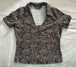 Travis Mathew Damen Where It Counts Kurzarm Golf Polo Blumenmuster Größe Small - Bild 1 von 13