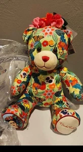 Oso de peluche Build A Bear FRIDA KAHLO con diadema de flores y certificado de nacimiento - Imagen 1 de 3