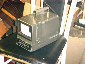 RETRO VINTAGE TV SEARS SR-3000 5 INCH CRT-AM-FM SILVER CABINET BATTERY-AC - Picture 1 of 6