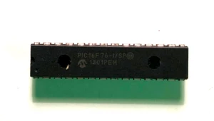 PIC16F76 Microcontroller 8Kb x 14 Flash PDIP-28 Genuine Microchip part x 1 pcs - Foto 1 di 1