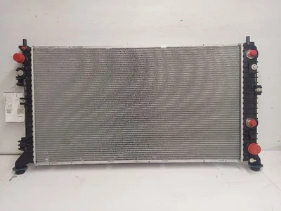 85575817 Radiador de 2024 Chevrolet Suburban 1500 5,3 L AT 11327482 Foto 1 de 4