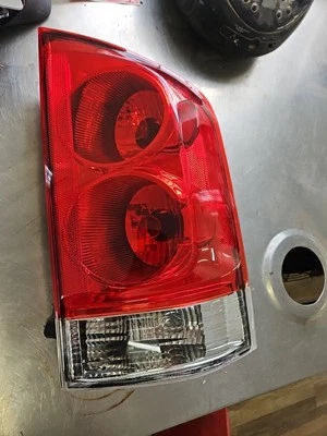 2010 Nissan Armada PS Rear Tail Light Aftermarket Foto 1 de 3