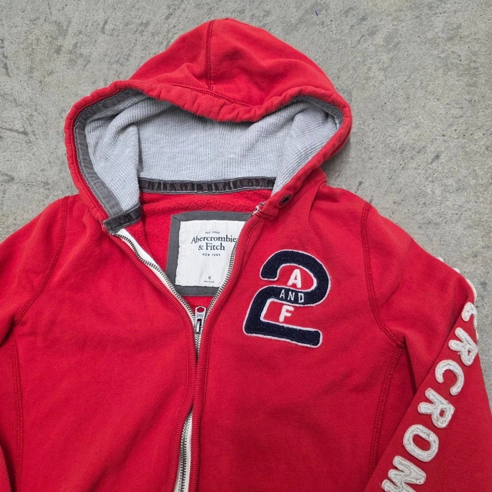 Винтажная женская толстовка с капюшоном Y2K Abercrombie & Fitch красная на молнии с надписью средний размер - Изображение 1 из 4