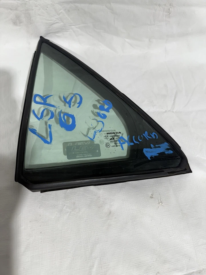 Honda Accord 2003-2007 sedán ventana de ventilación trasera cuarto de vidrio lado del conductor izquierdo Foto 1 de 1