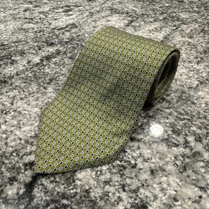 Brooks Brothers 100% Silk Necktie Geometric Design Green Blue 3.75" x 57.5" NWT - Picture 1 of 7