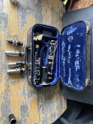 Clarinete de madera Revere vintage con estuche - Hecho en Inglaterra Foto 1 de 4