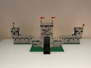 LEGO King's Castle - 6080 Complete Castle But No Figures See Pictures