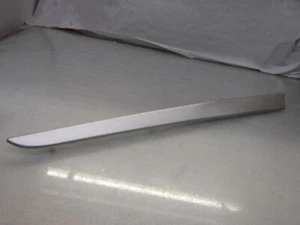 Porsche Cayenne S Mk1 955 puerta trasera izquierda tarjeta aluminio satén tira de ajuste - Imagen 1 de 6