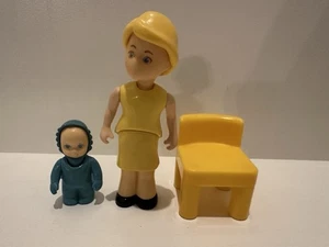 Vintage 80er Jahre Little Tikes Puppenhaus Menschen Mama und Baby und Stuhl - Bild 1 von 10
