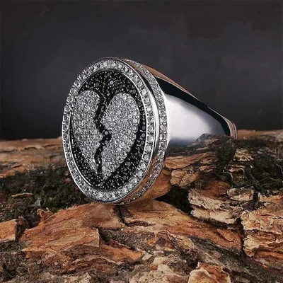 Anillo para hombre con racimo de diamantes negros de corte redondo de 2 quilates enchapado en oro blanco de 14 k Foto 1 de 4